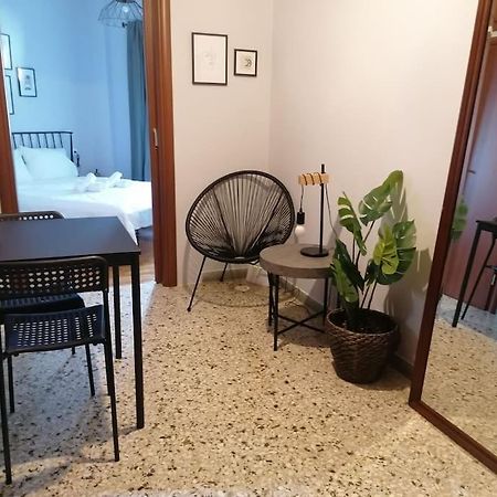 Minimal Studio Varnava Square - Kallimarmaro Area Atenas Exterior foto